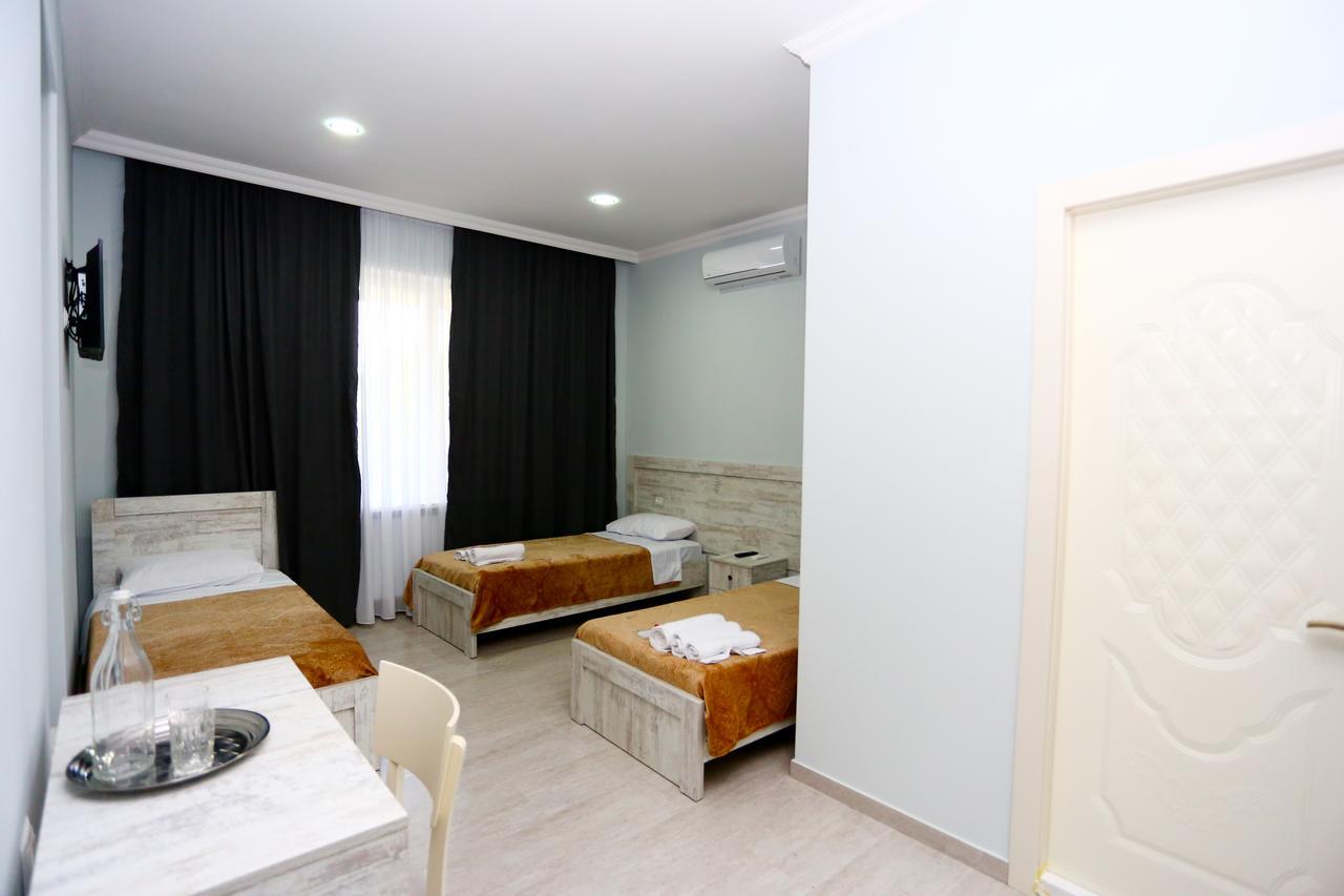 Hotel City Kutaisi Esterno foto