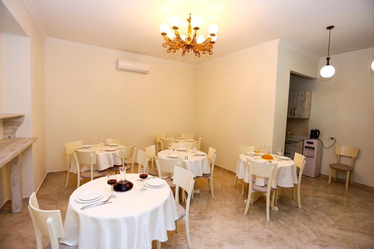 Hotel City Kutaisi Esterno foto